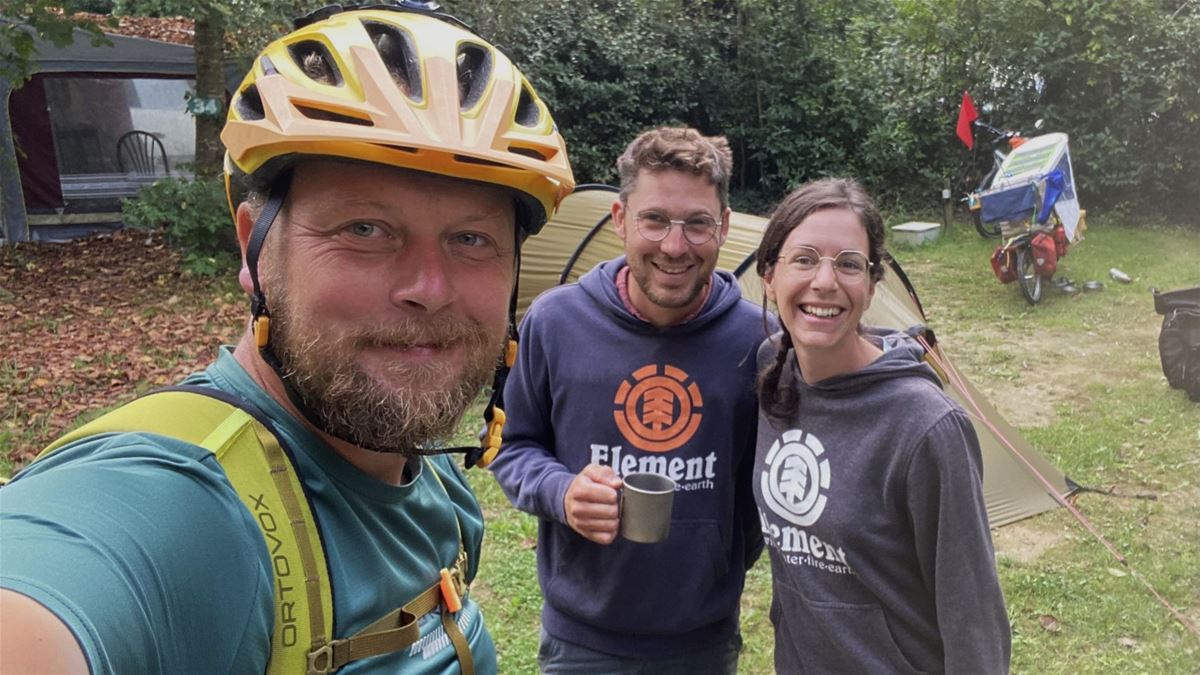 One of many pleasant encounters, this time with at the campsite with Anouck and Florent, who travelled to Santiago de Compostela by bike.  