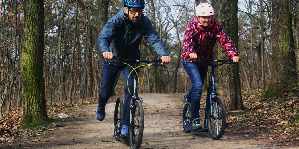 Montar en patinete combina ejercicios aeróbicos y de equilibrio, con entrenamiento de fuerza y reactividad (agilidad), todos ellos componentes de la competencia física que los científicos consideran la base de la vitalidad en la edad madura.