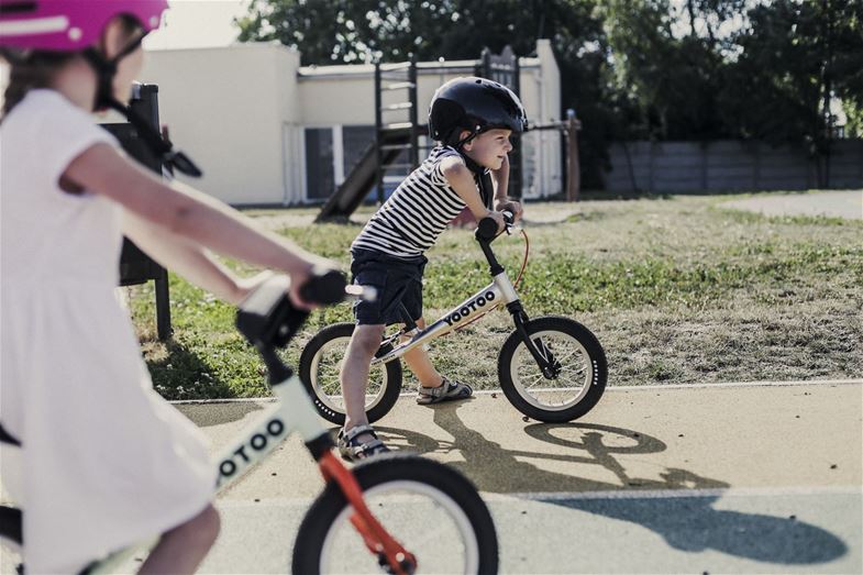 Las bicicletas sin pedales Yedoo tienen certificaciones de seguridad e inocuidad sanitaria de conformidad con las normas correspondientes ČSN EN 71-1 y ČSN EN 71-3.